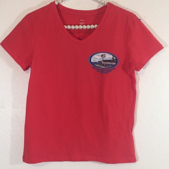 HANES The Kissing Sailor & USS Midway Graphic Tee - Picture 2 of 6